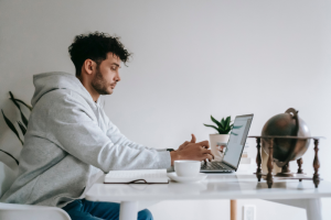 The Pros and Cons of Bundling Internet and Cable Services